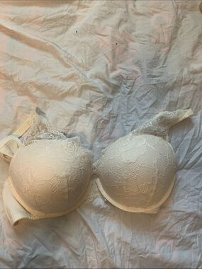 Lace Push-Up Bra in Cream by